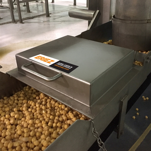 eriez-plate-peas-inuse-1-1000X1000.jpg